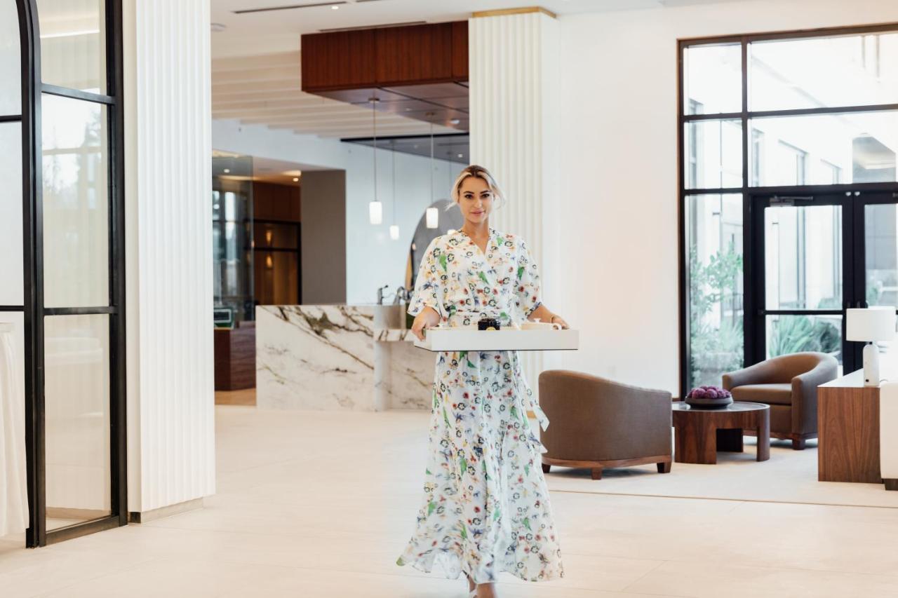 Ette Luxury Hotel & Spa Four Corners ภายนอก รูปภาพ A hotel butler