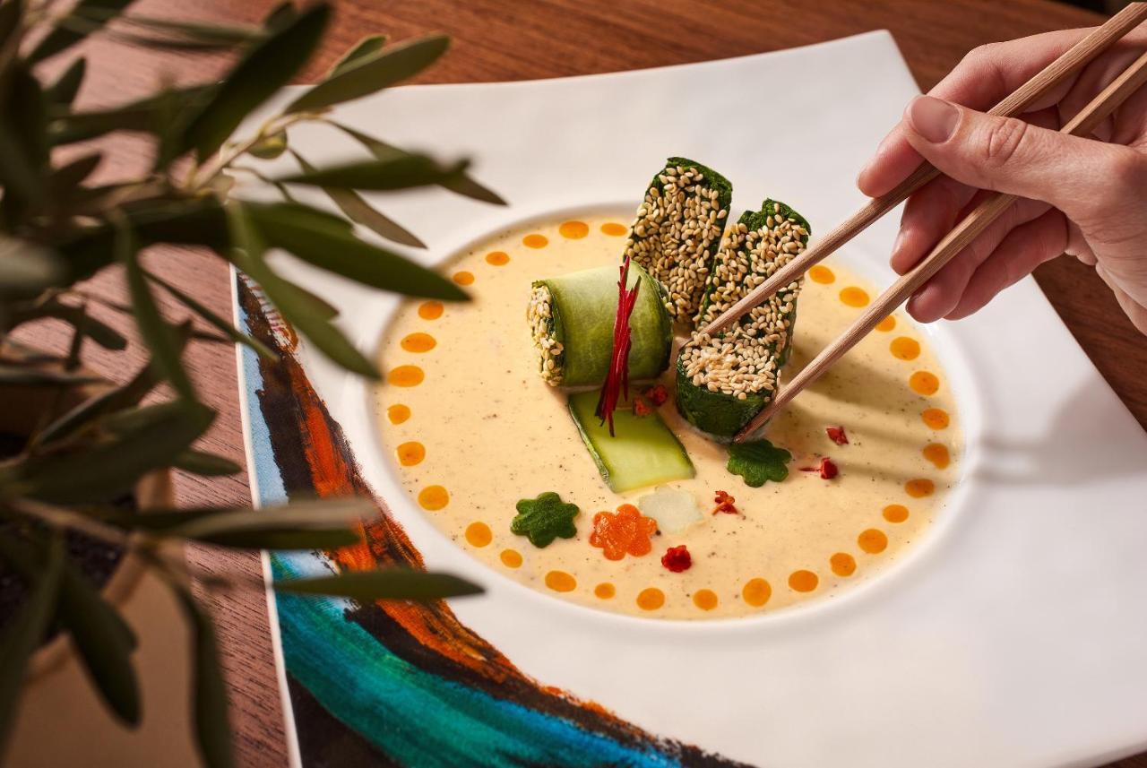 Ette Luxury Hotel & Spa Four Corners ภายนอก รูปภาพ A bowl of Thai soup with sesame-coated tofu
