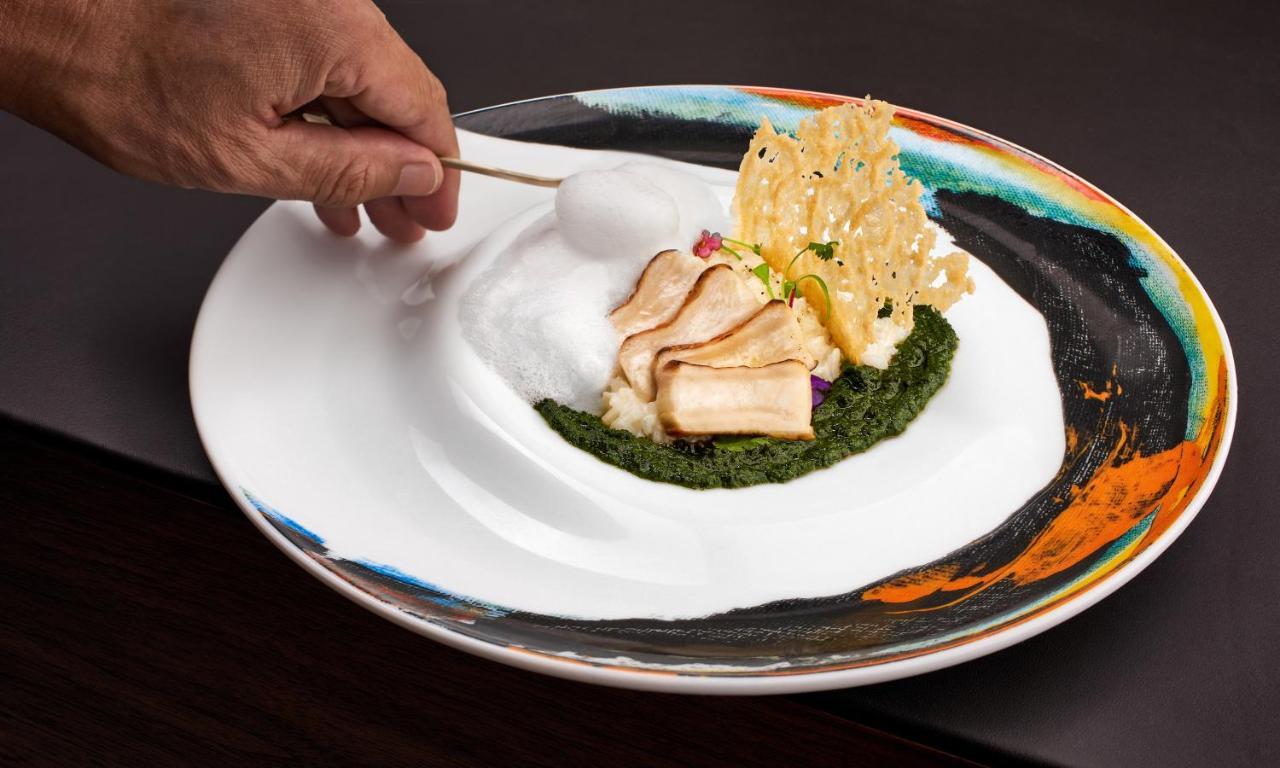 Ette Luxury Hotel & Spa Four Corners ภายนอก รูปภาพ A plate of food