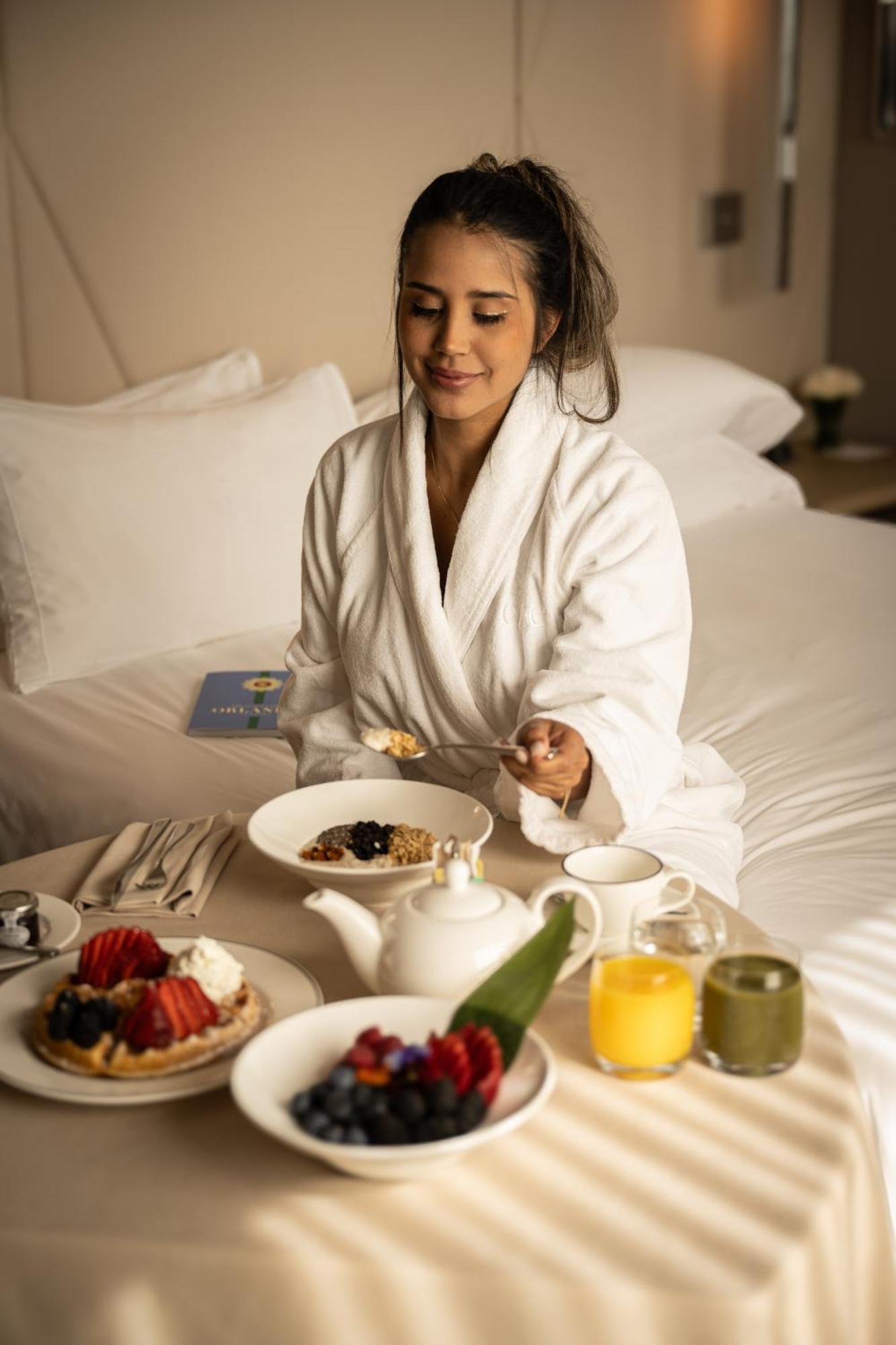 Ette Luxury Hotel & Spa Four Corners ภายนอก รูปภาพ A woman wearing a bathrobe