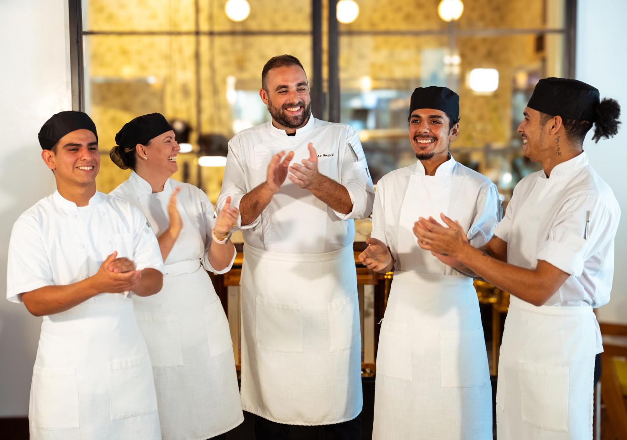Ette Luxury Hotel & Spa Four Corners ภายนอก รูปภาพ Chef and his team